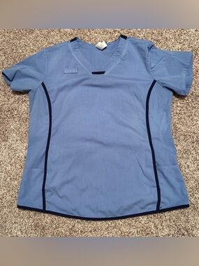 Light Blue Medical Scrub Top with Navy Trim Size Large from Urbane scrubs